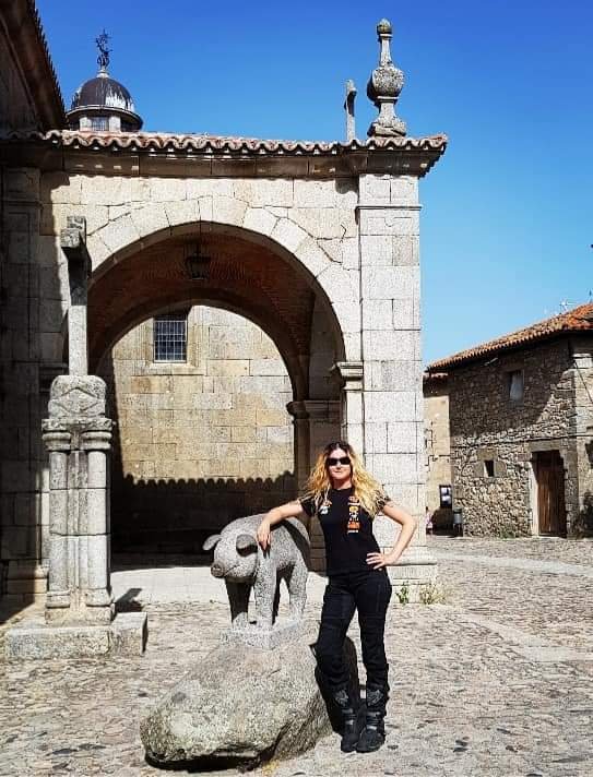 La Alberca, entre piedras y leyendas: uno de los pueblos más bonitos de España. Ruta en moto por Salamanca, Guía de Mototurismo SUKI ON THE ROAD