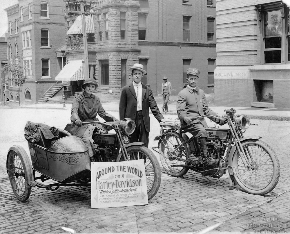 Della Crewe, primera motoviajera de la historia, 1914