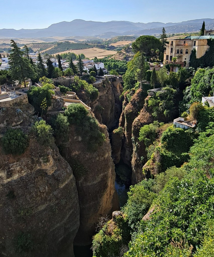 Casa del Rey Moro en Ronda: la grieta que derribó un reino y el jardín que soñó con el paraíso