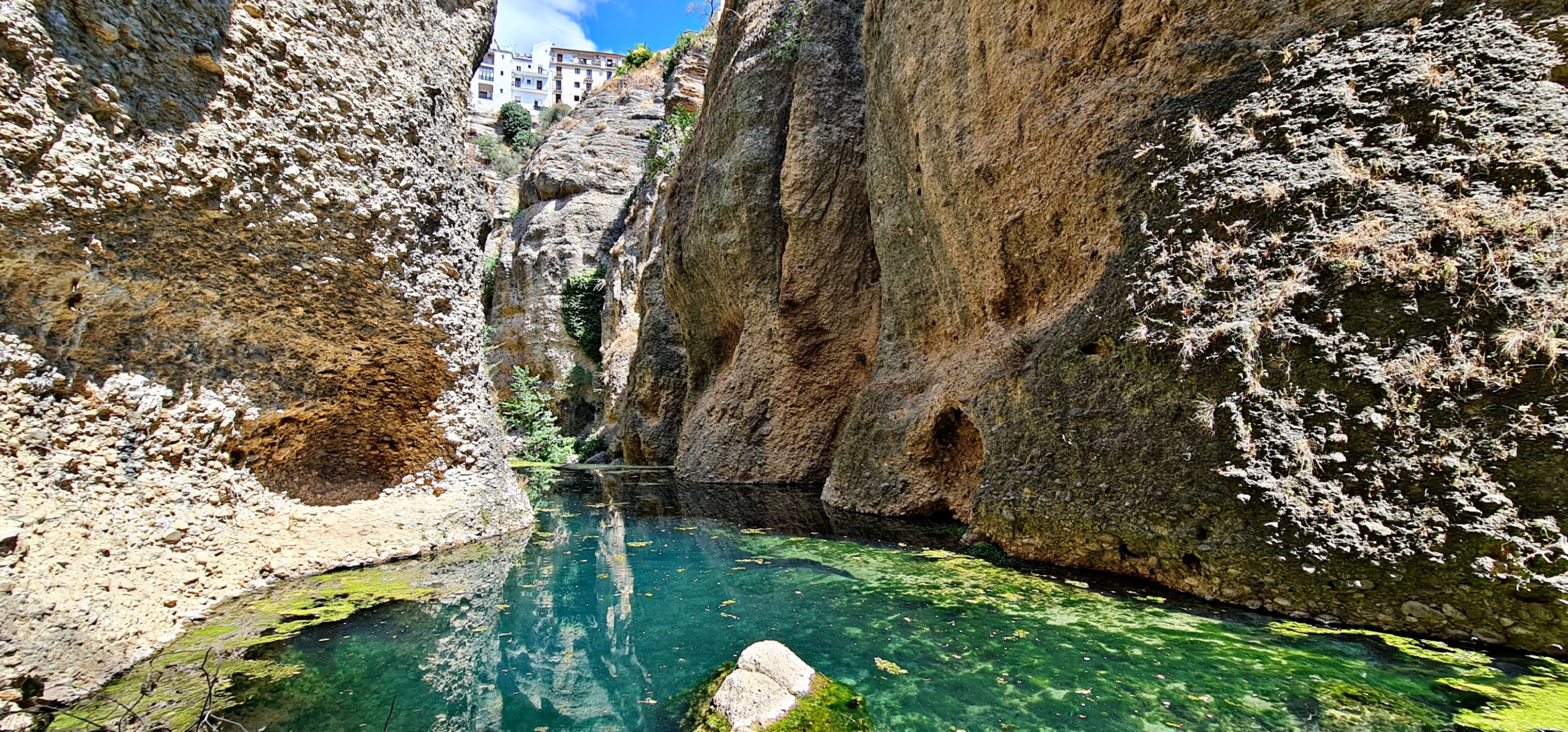 Casa del Rey Moro en Ronda: la grieta que derribó un reino y el jardín que soñó con el paraíso