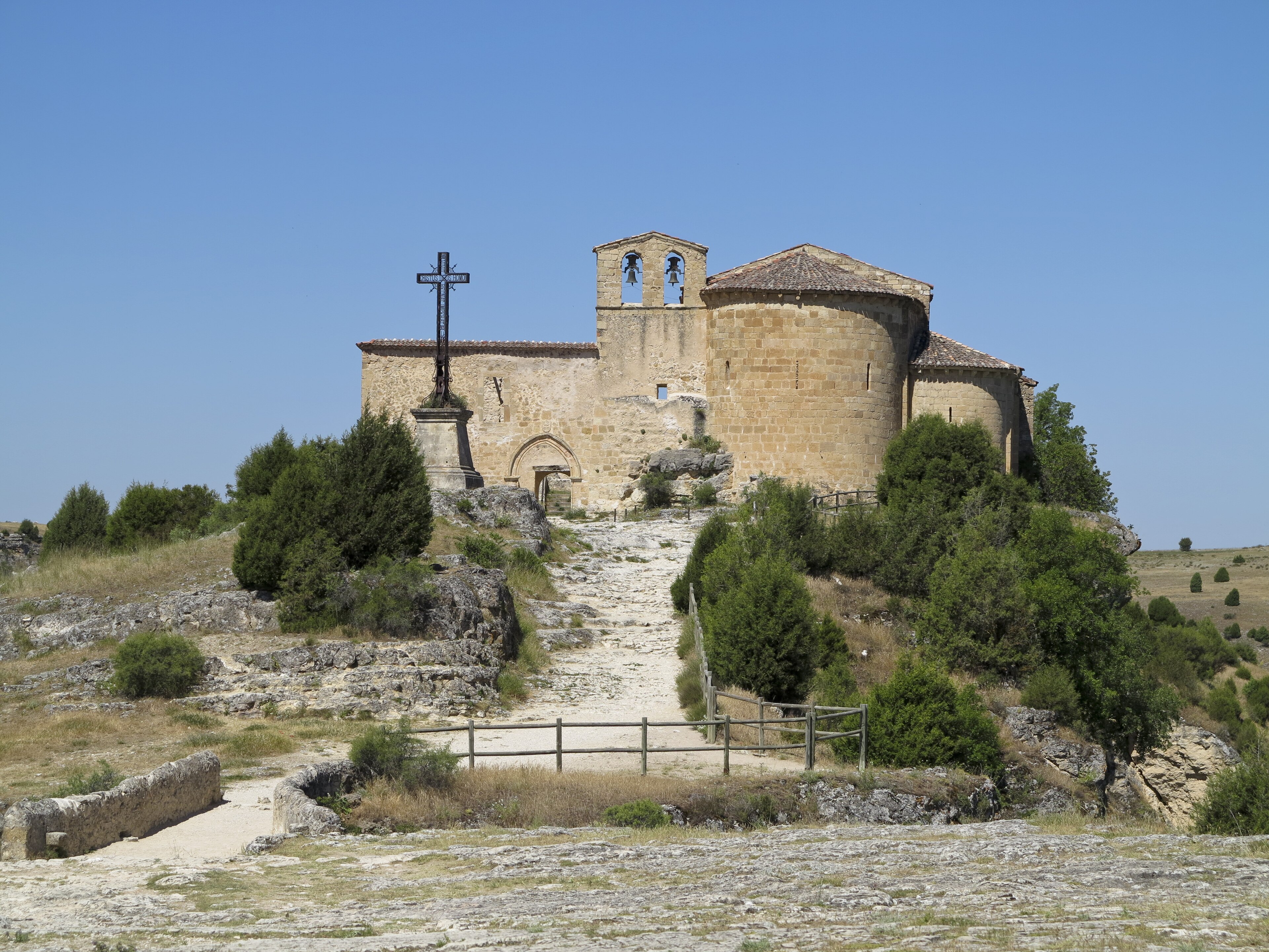 Iglesia y monasterio de San Frutos con vista al río Duratón