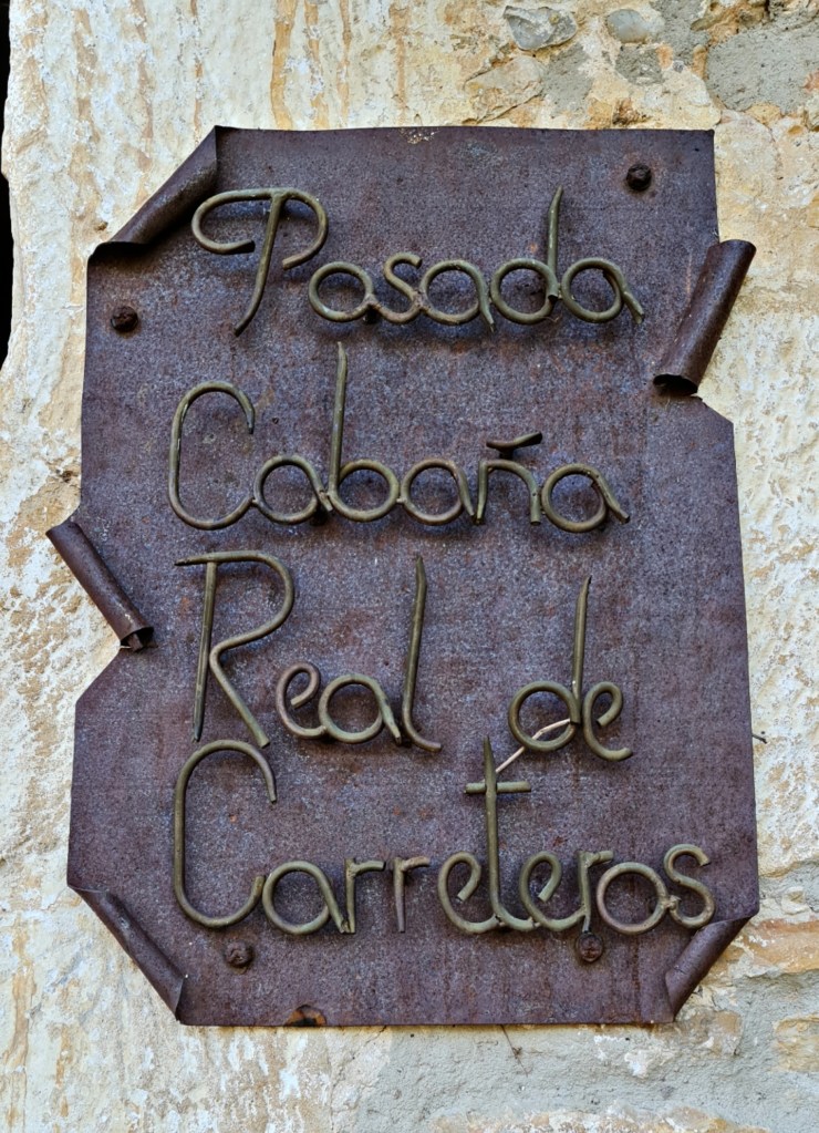 Hotel Posada Real de Carreteros, En nuestra ruta por el Parque Natural Cañón del Río Lobos, encontramos esta preciosa posada, situada en la población soriana de Casarejos.Guía de Mototurismo Soria | SUKI ON THE ROAD
