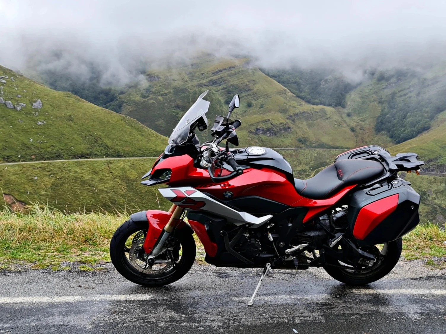 Portillo de Lunada, Ruta en Moto por los Valles Pasiegos y Puertos de Cantabria. Guía de Mototurismo Cantabria | SUKI ON THE ROAD