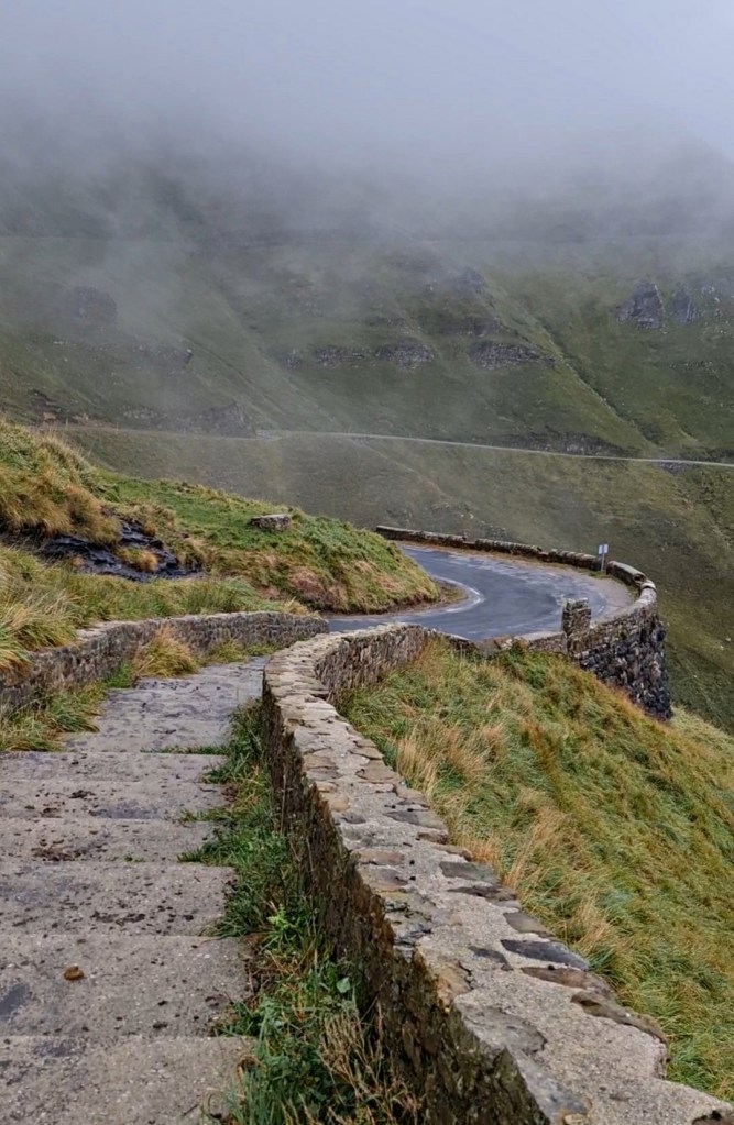 Portillo de Lunada, Ruta en Moto por los Valles Pasiegos y Puertos de Cantabria. Guía de Mototurismo Cantabria | SUKI ON THE ROAD