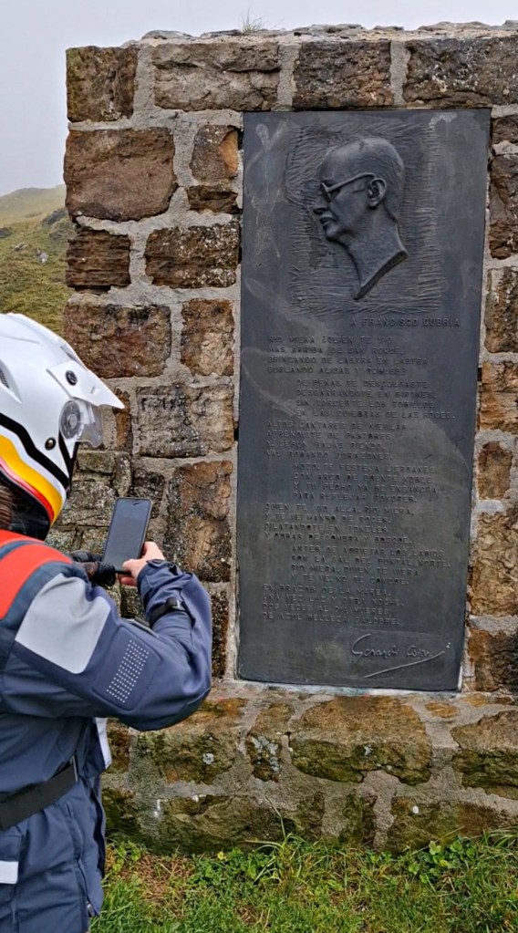Portillo de Lunada, Ruta en Moto por los Valles Pasiegos y Puertos de Cantabria. Guía de Mototurismo Cantabria | SUKI ON THE ROAD