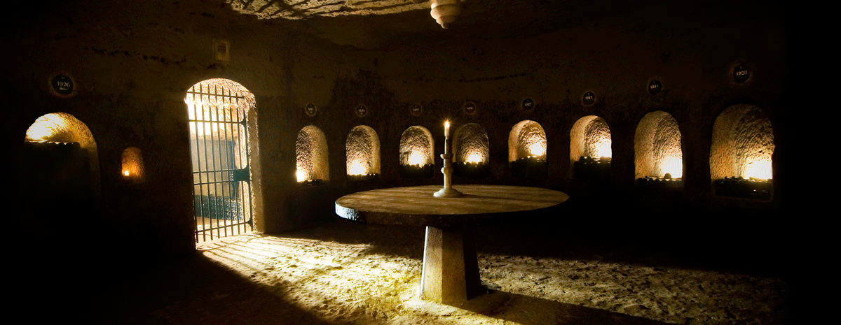 Descubre la mejor ruta por el Valle del Loira en moto o coche: mapa detallado, 15 castillos imprescindibles, 10 pueblos con encanto, jardines renacentistas y gastronomía local. La guía más completa para organizar tu viaje.