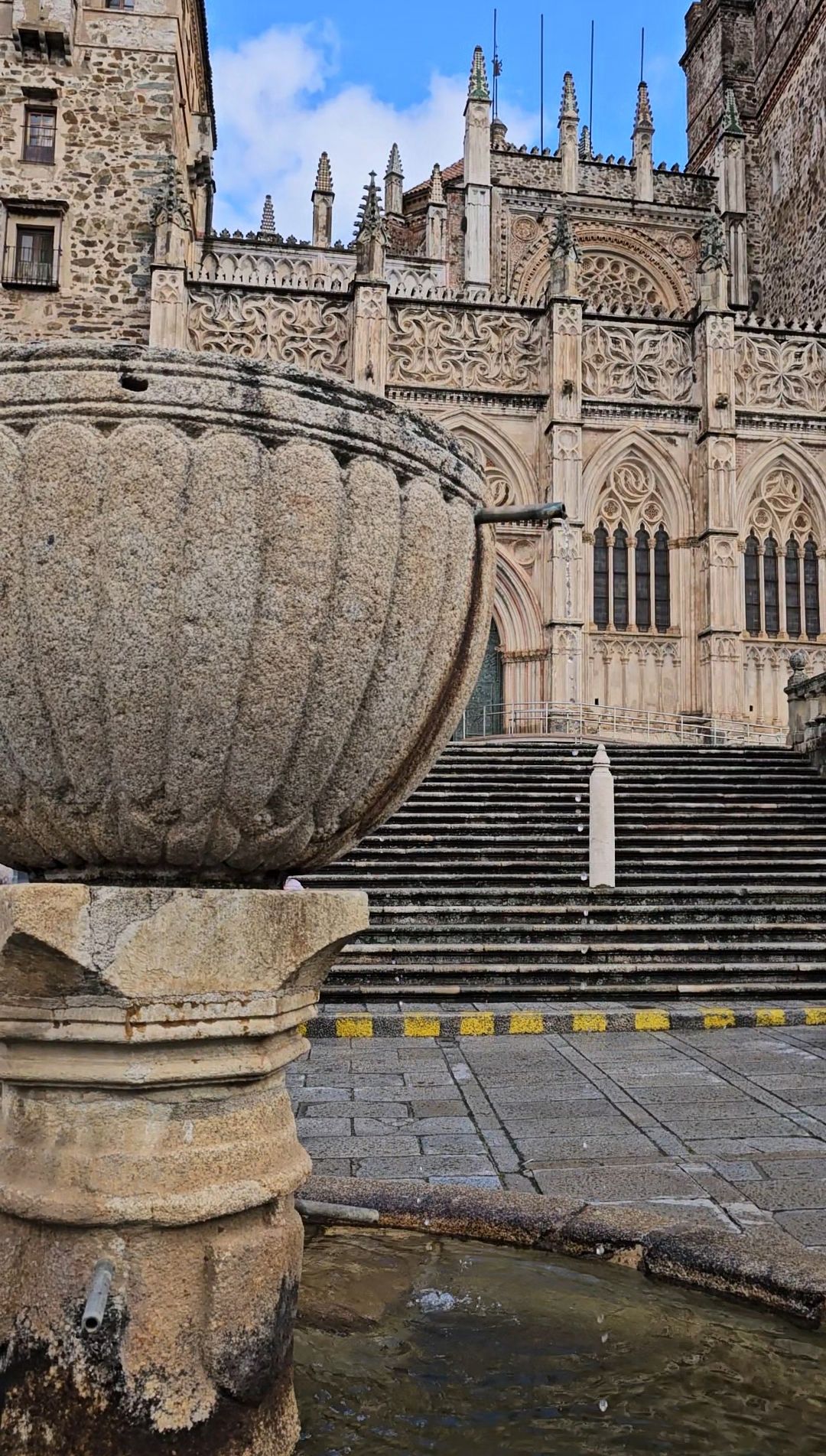 Cristóbal Colón y el Monasterio de Guadalupe. Rutas en Moto | Guía de Mototurismo Extremadura | SUKI ON THE ROAD