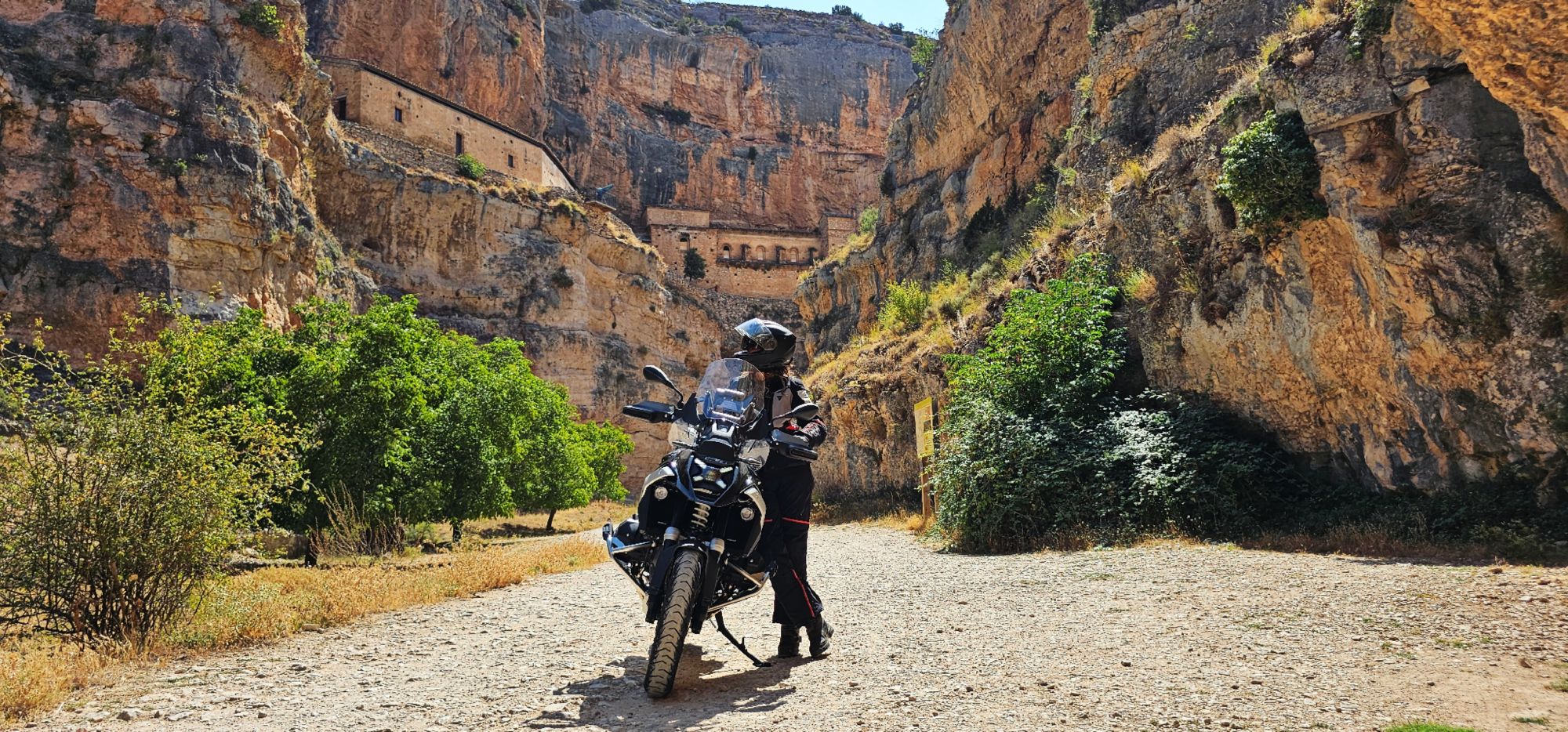Ruta en Moto Zaragoza. Guía de Mototurismo SUKI ON THE ROAD