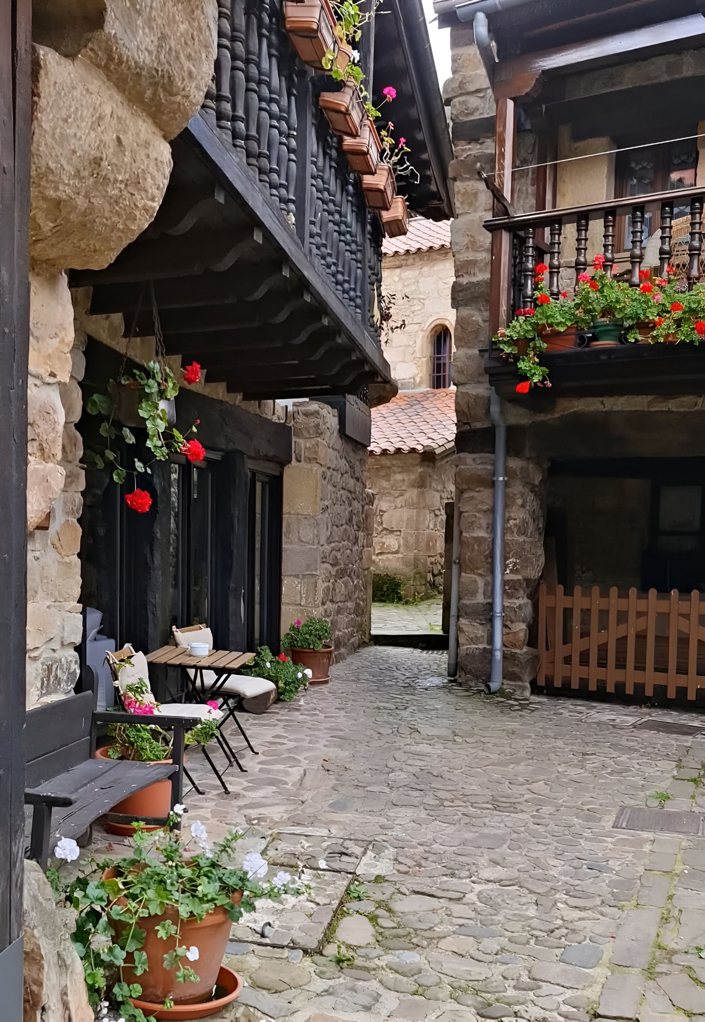Bárcena Mayor, una ruta en moto al corazón del tiempo en Cantabria – SUKI  ON THE ROAD