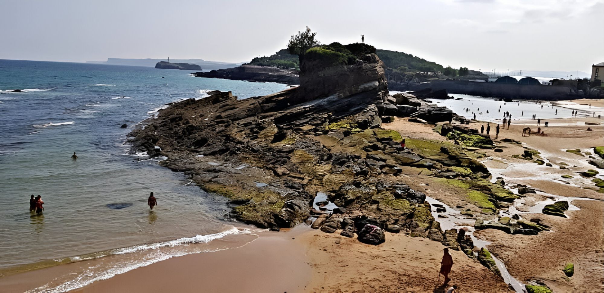 Playa del Camello en Santander | Ruta en Moto por la costa y el interior cántabro | SUKI ON THE ROAD
