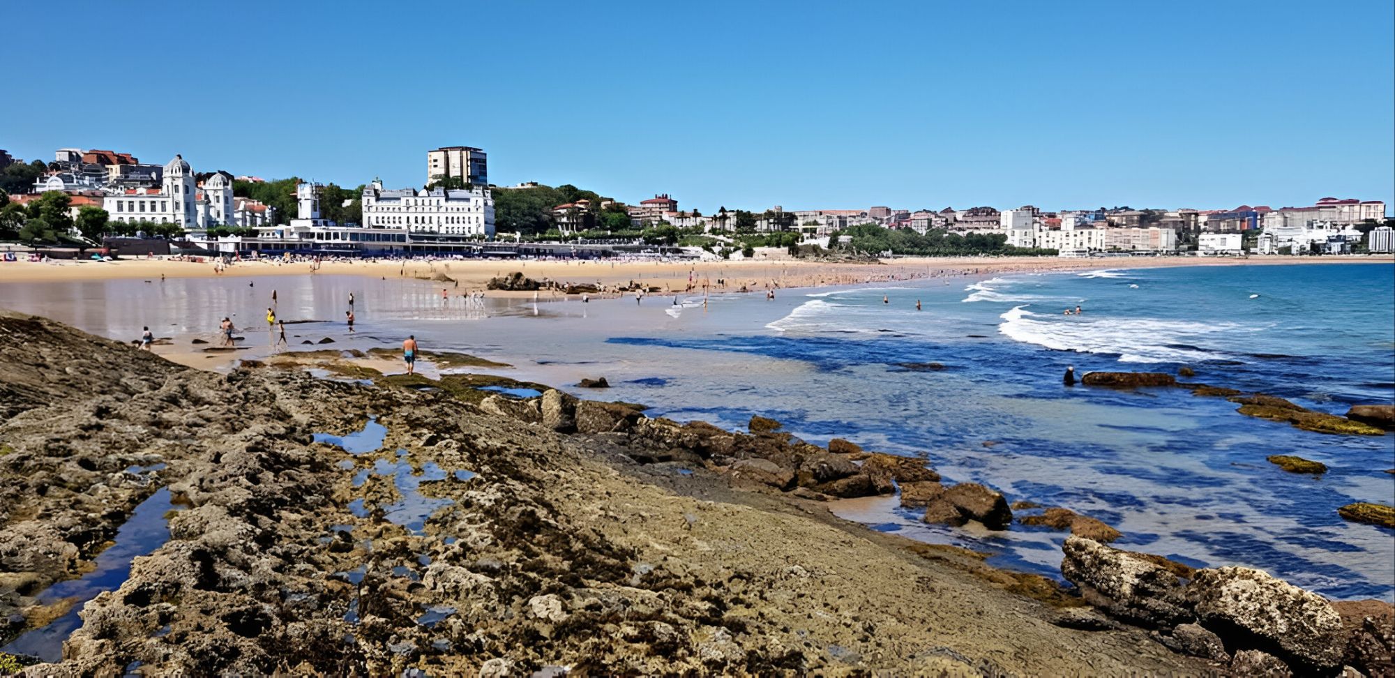 Playa del Camello en Santander | Ruta en Moto por la costa y el interior cántabro | SUKI ON THE ROAD