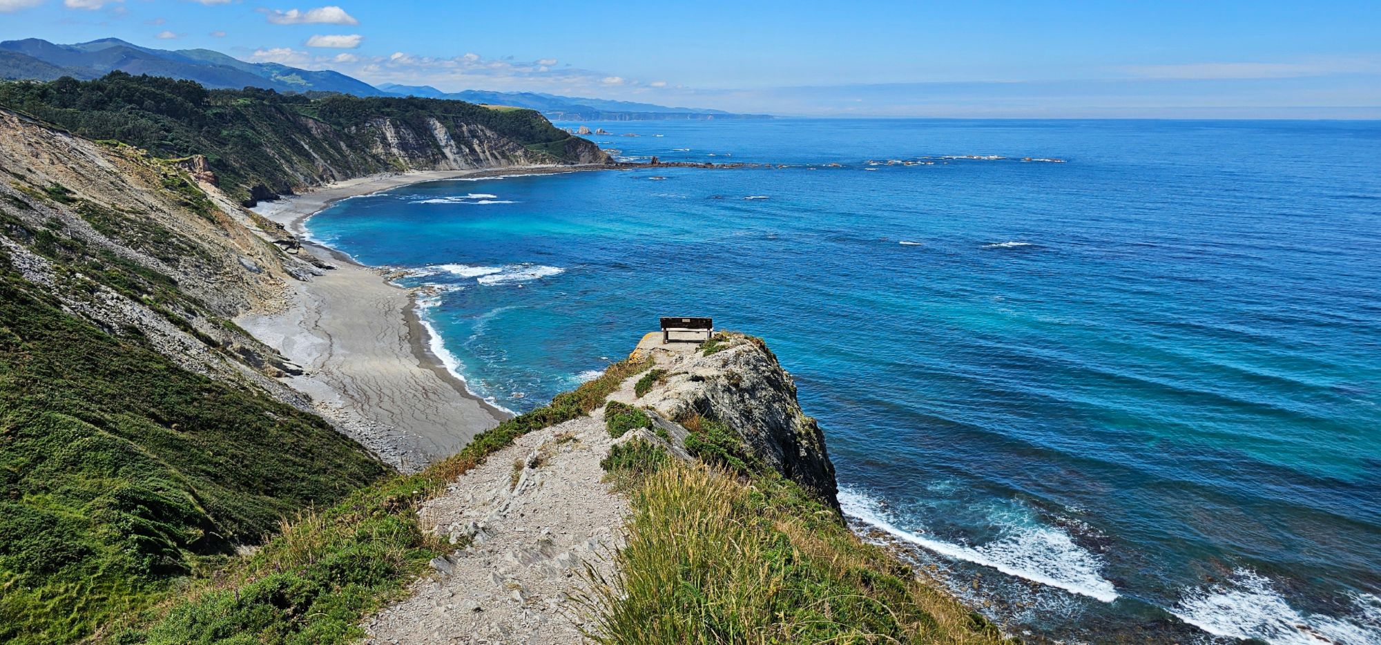 Cabo Vidio, el balcón del fin del mundo y el banco más bonito de Asturias. Guía de Mototurismo SUKI ON THE ROAD
