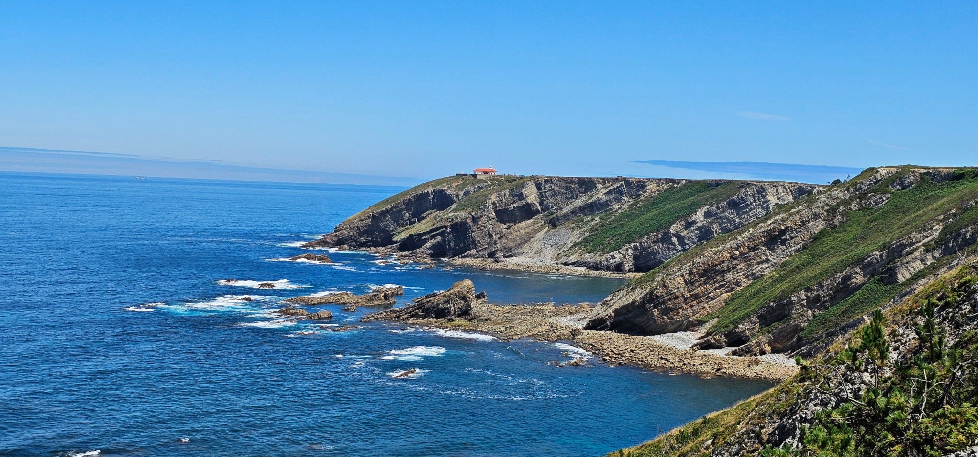 El balcón del fin del mundo, el banco más bonito de Asturias y uno de los mejores miradores del mundo. Guía de Mototurismo SUKI ON THE ROAD