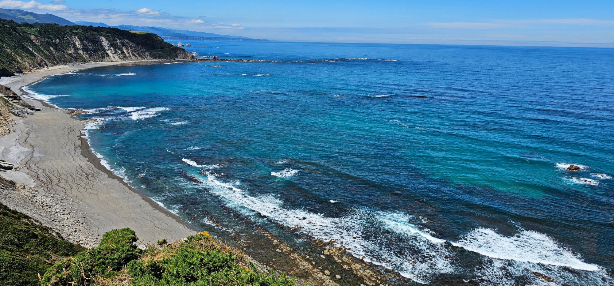 El balcón del fin del mundo, el banco más bonito de Asturias y uno de los mejores miradores del mundo. Guía de Mototurismo SUKI ON THE ROAD