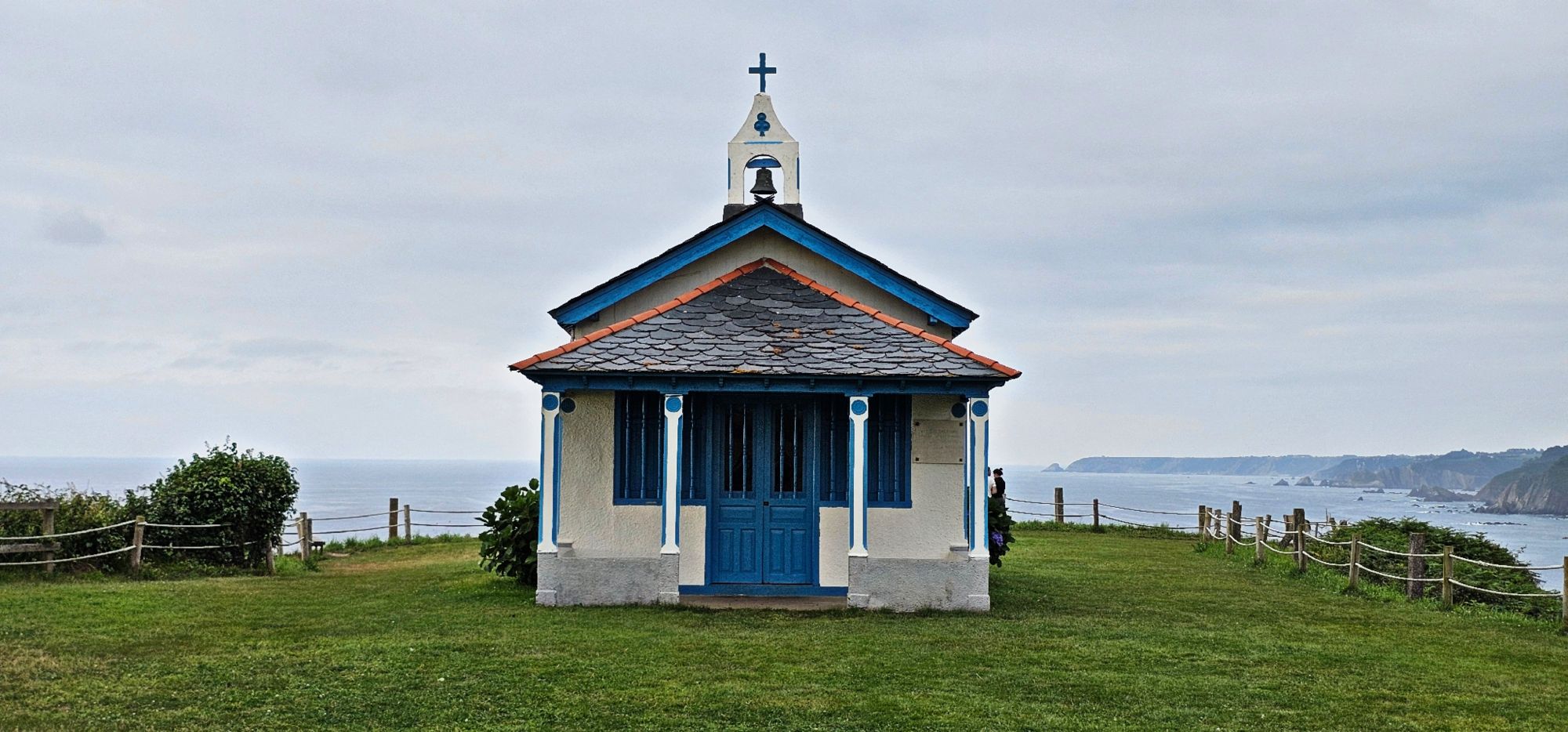 Ermita de La Regalina  |Qué ver y hacer en Cudillero, el anfiteatro de colores frente al Cantábrico | Ruta por la costa de Asturias