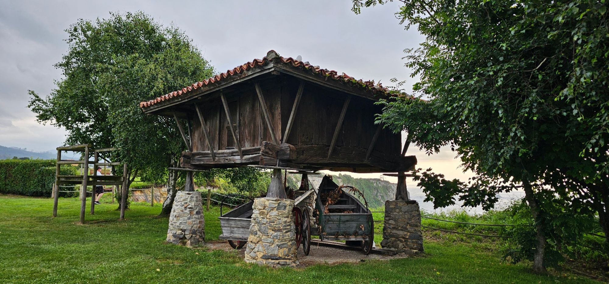 Ermita de La Regalina, el balcón al Cantábrico. Guía de Mototurismo SUKI ON THE ROAD