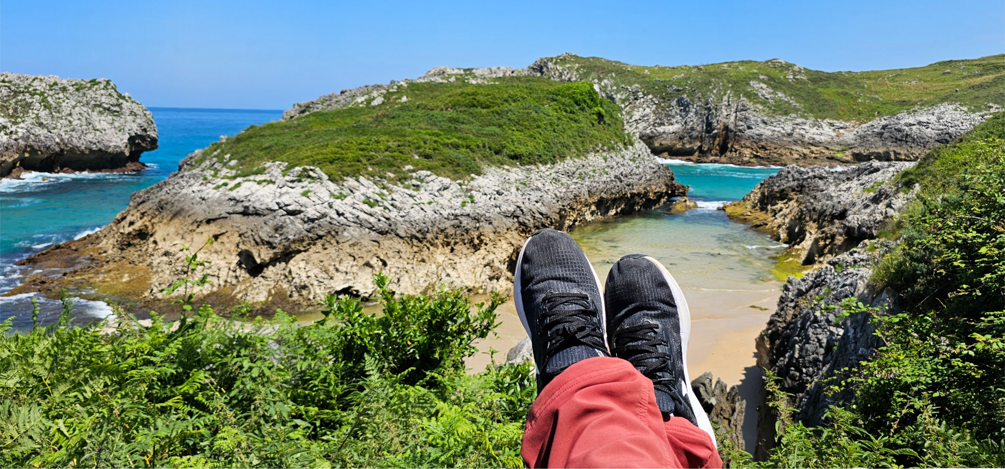 Playa de Antilles, una de las playas más bonitas del mundo | Guía de Mototurismo Asturias | SUKI ON THE ROAD
