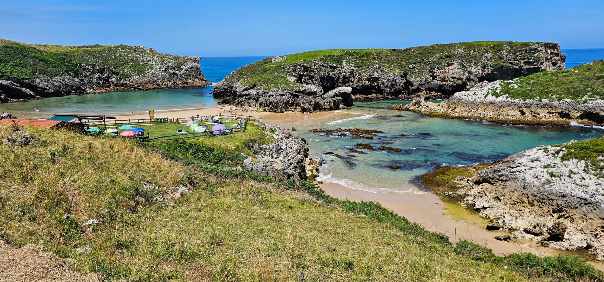 Playa de Antilles, una de las playas más bonitas del mundo | Guía de Mototurismo Asturias | SUKI ON THE ROAD