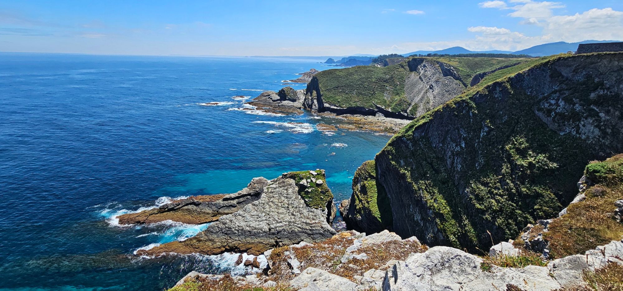 Cabo Vidio |Qué ver y hacer en Cudillero, el anfiteatro de colores frente al Cantábrico | Ruta por la costa de Asturias
