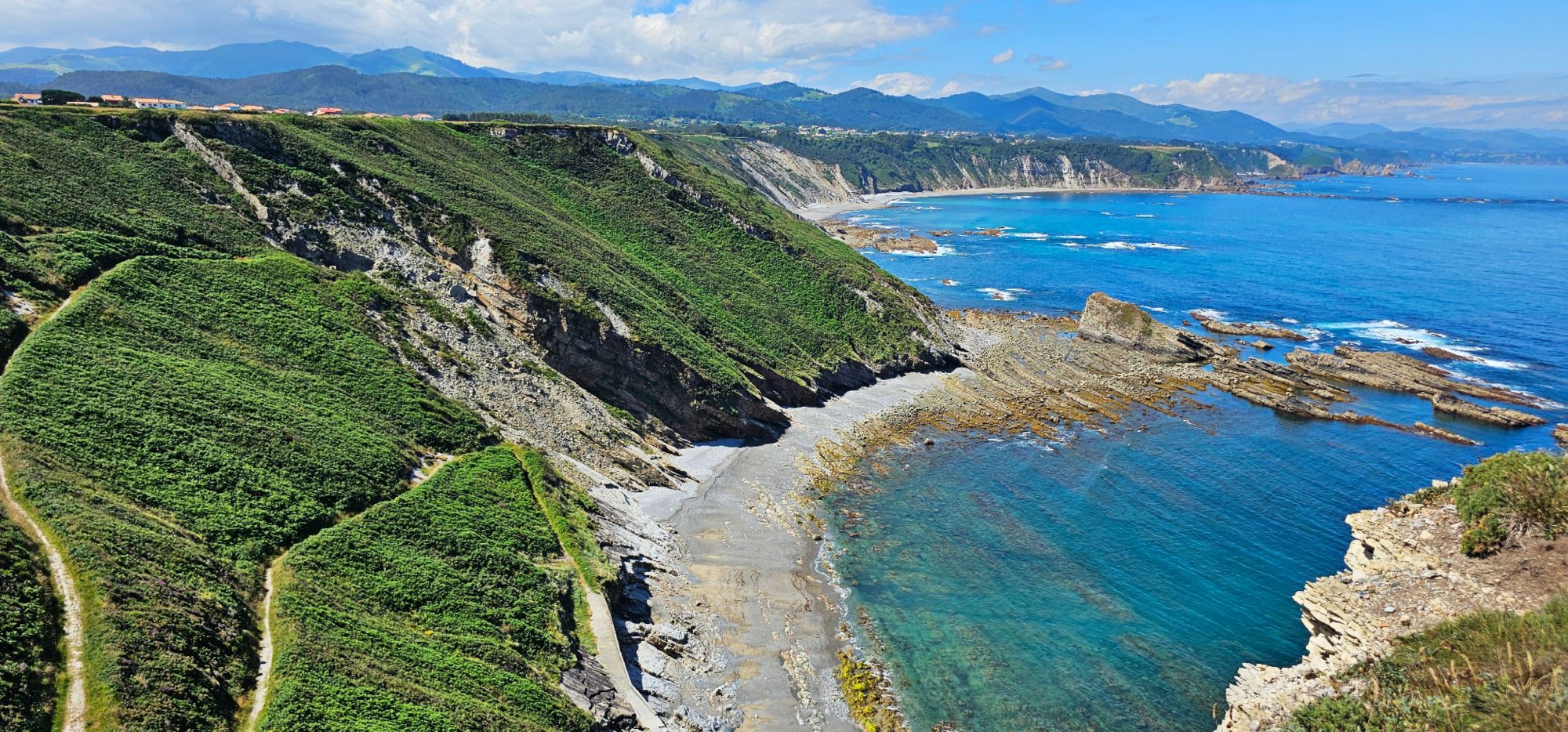 Cabo Vidio |Qué ver y hacer en Cudillero, el anfiteatro de colores frente al Cantábrico | Ruta por la costa de Asturias