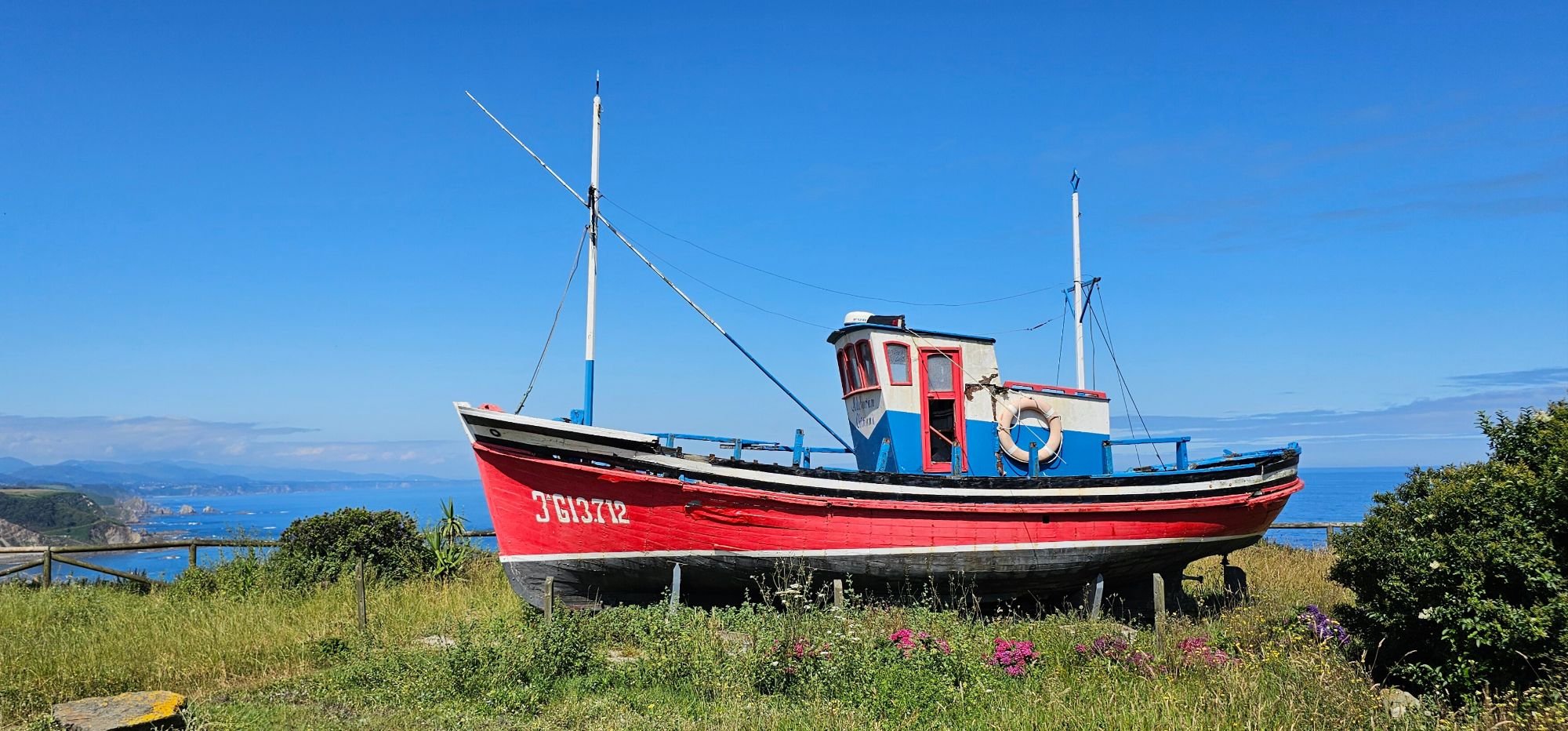 Cabo Vidio, el balcón del fin del mundo y el banco más bonito de Asturias. Guía de Mototurismo SUKI ON THE ROAD