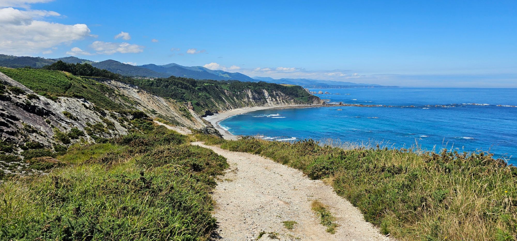 Cabo Vidio, el balcón del fin del mundo y el banco más bonito de Asturias. Guía de Mototurismo SUKI ON THE ROAD