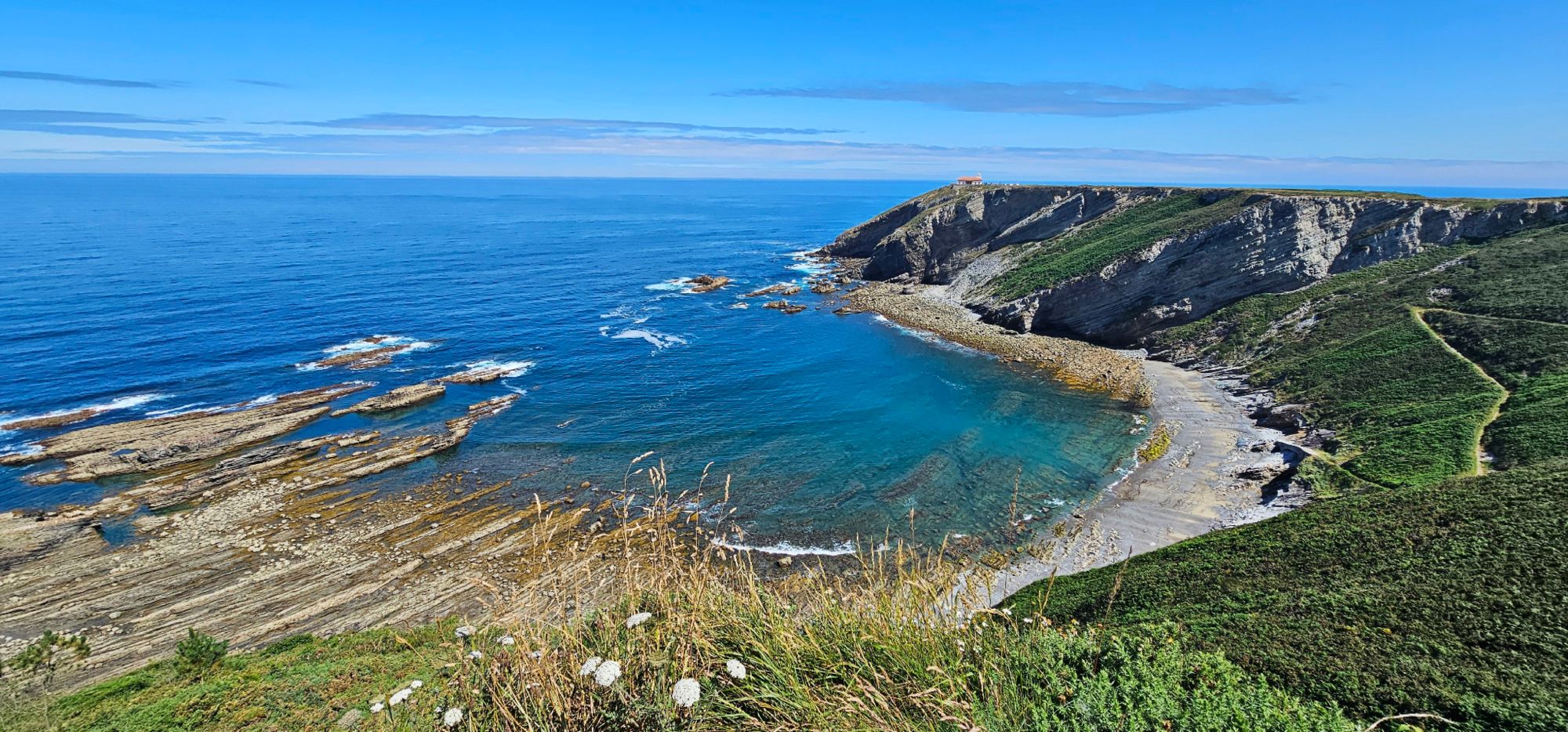 Cabo Vidio, el balcón del fin del mundo y el banco más bonito de Asturias. Guía de Mototurismo SUKI ON THE ROAD