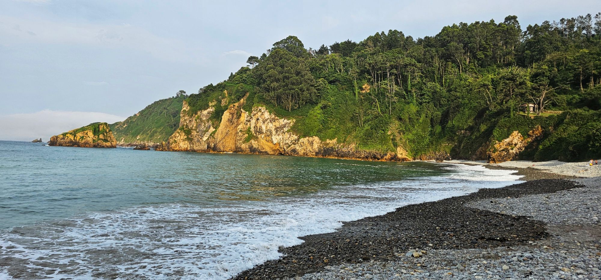 Playa de Cadavedo (La Ribeirona) | Guía de Mototurismo Asturias | SUKI ON THE ROAD