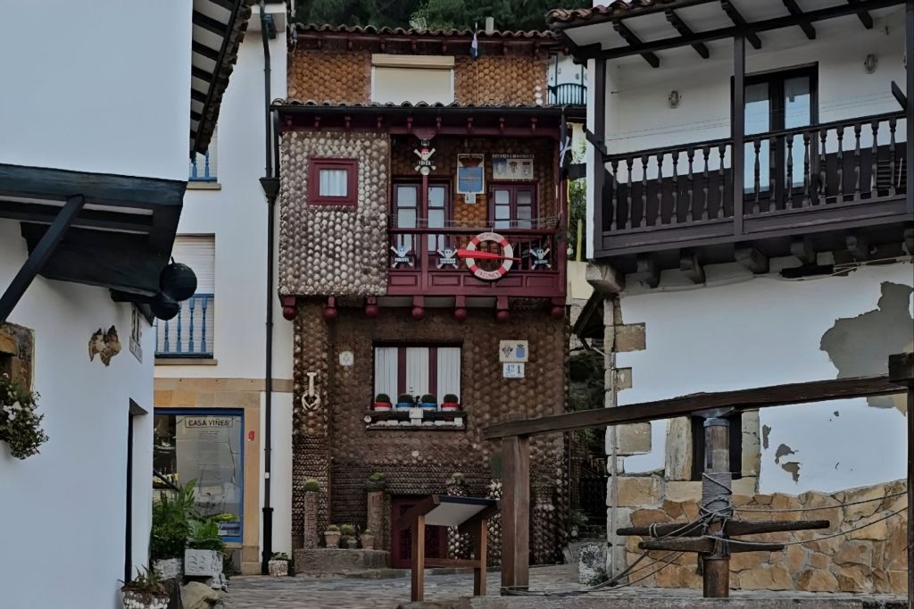 La Casa de las Conchas, Tazones (Asturias) SUKI ON THE ROAD