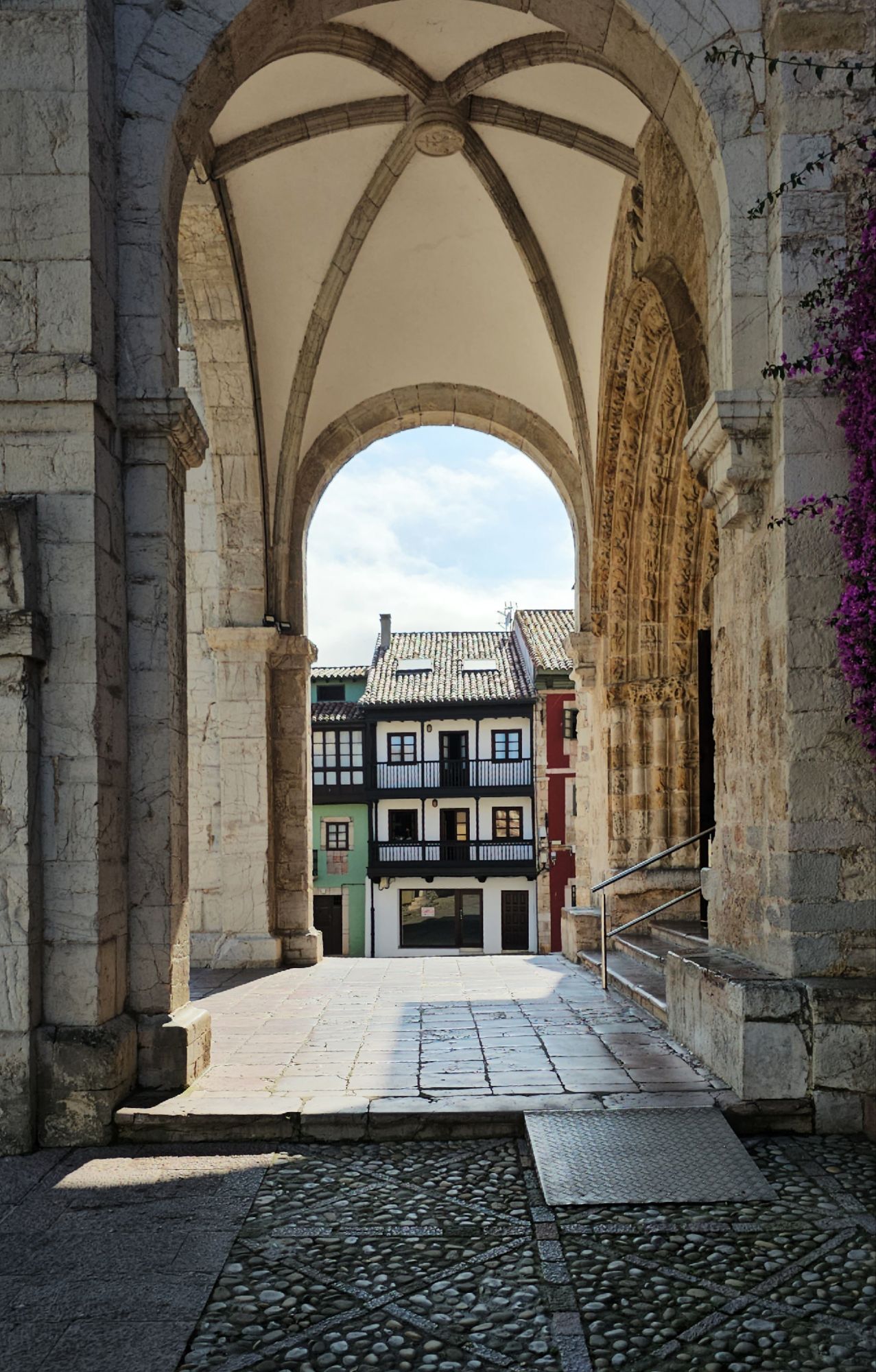 Basílica de Santa María del Conceyu en Llanes