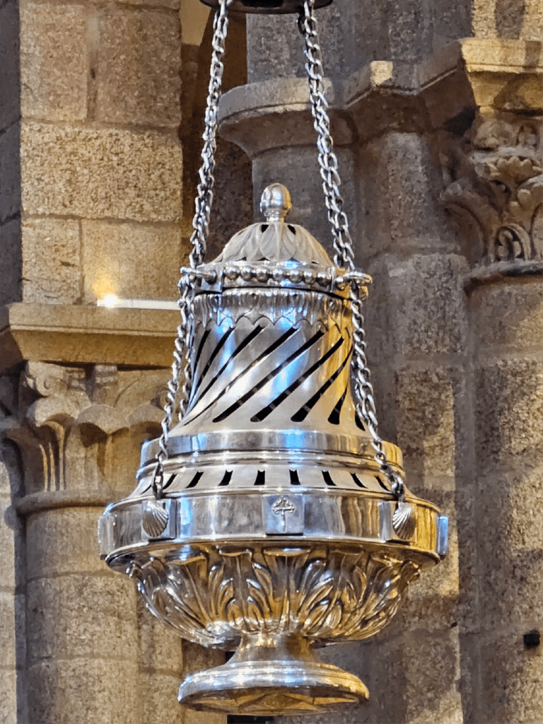 El Botafumeiro, el alma que vuela entre incienso y leyenda - Catedral de Santiago de Compostela