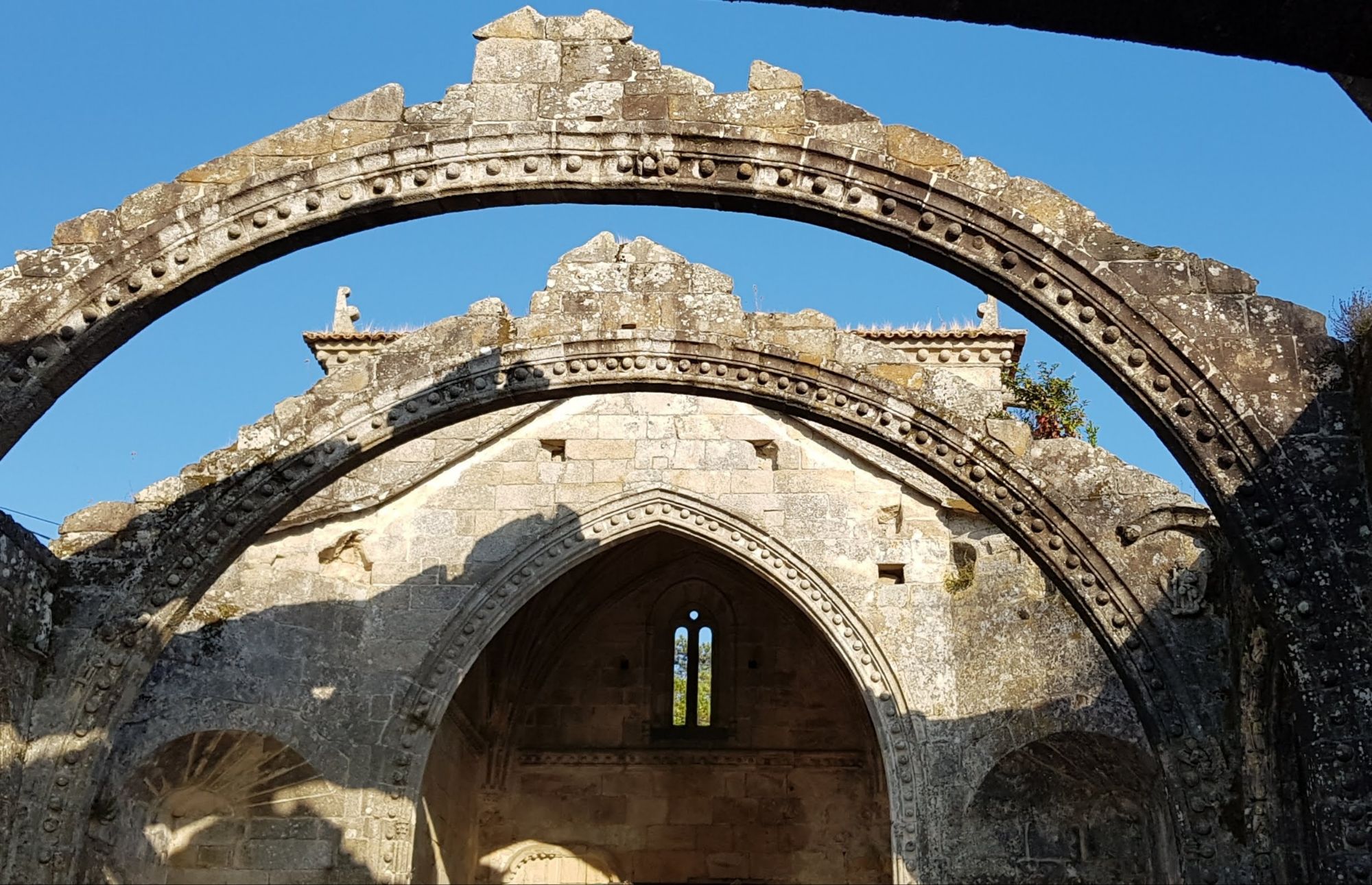 Las Ruinas de Santa Mariña de Dozo
