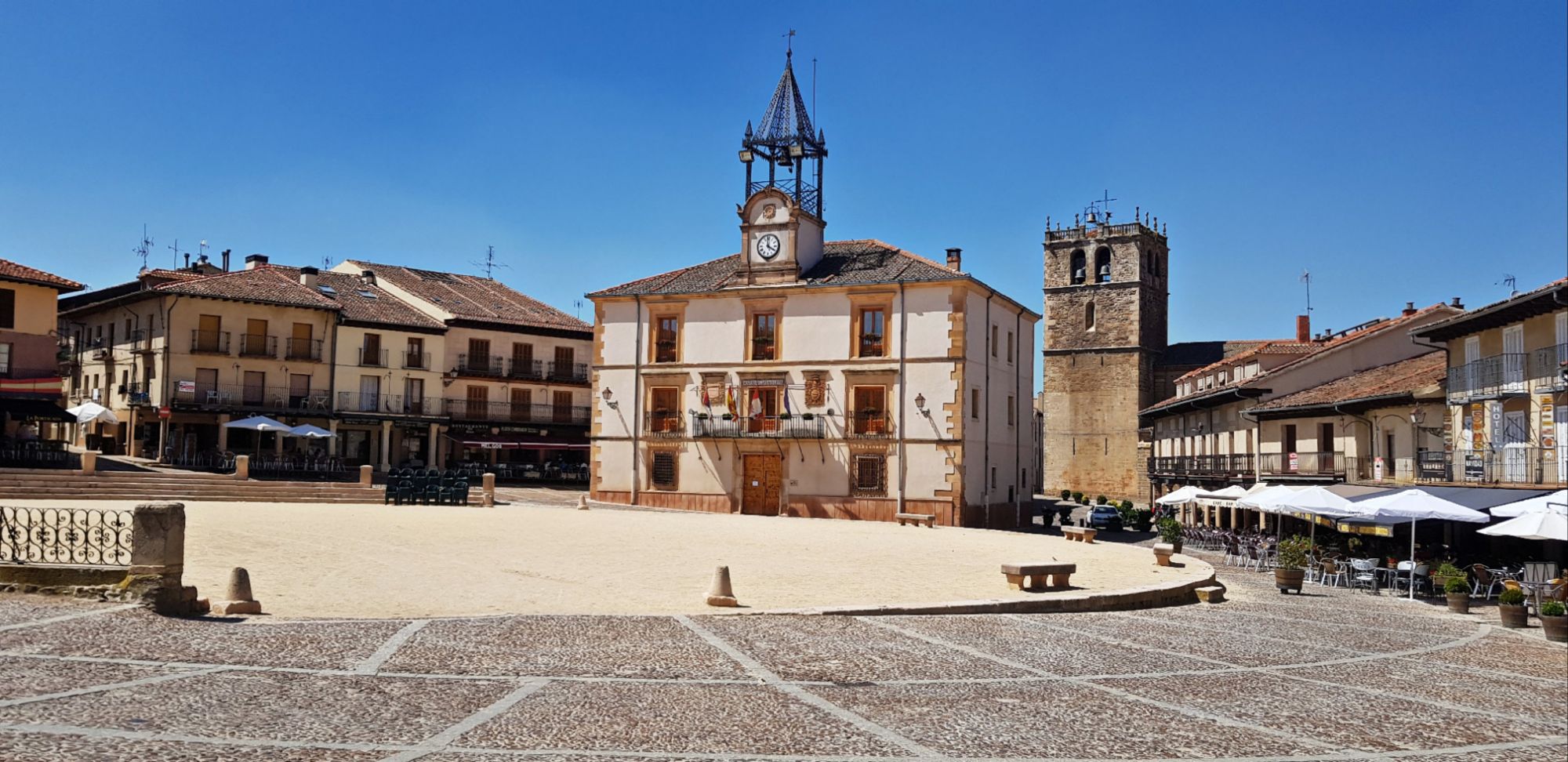 Riaza, la joya de los Pueblos Rojos y Negros de Segovia