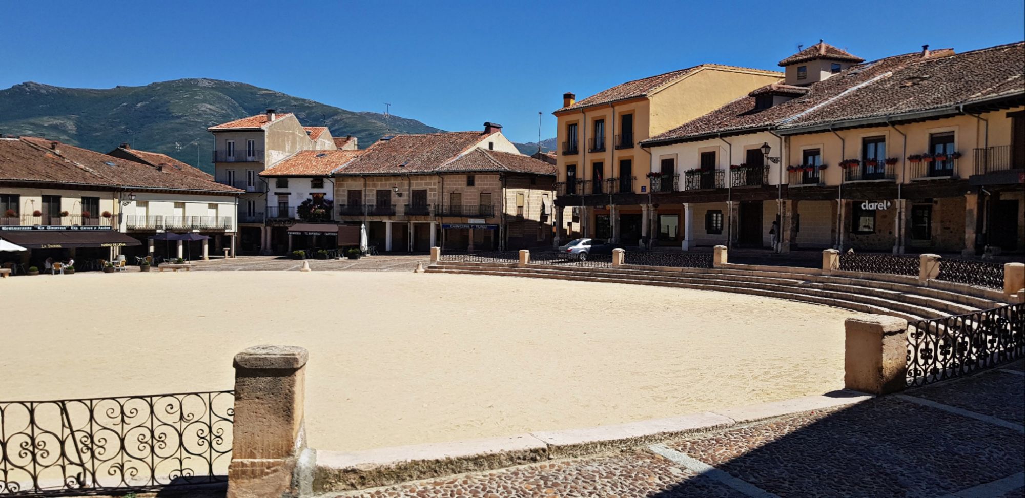 Riaza, la joya de los Pueblos Rojos y Negros de Segovia