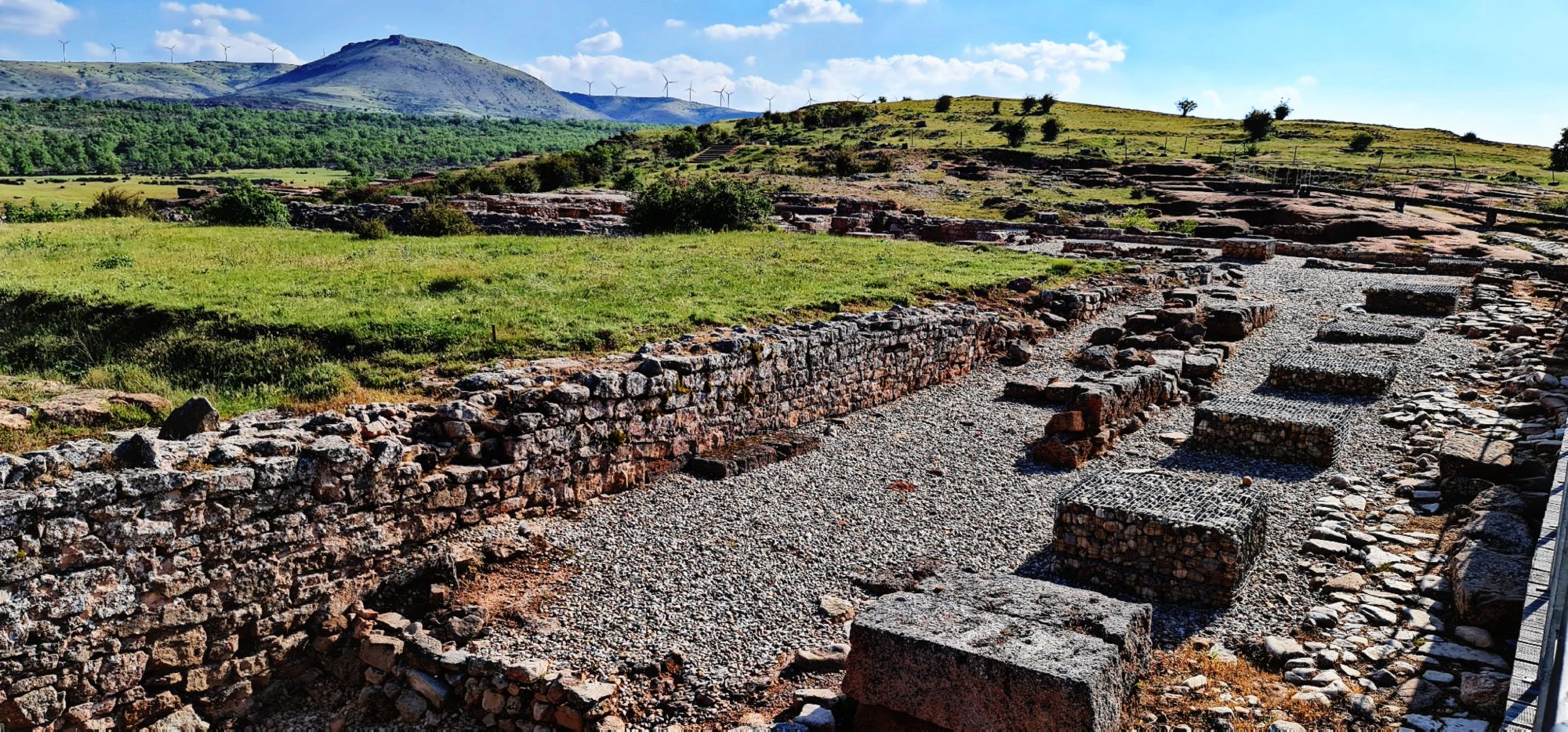 Yacimiento Arqueológico de Tiermes, la Petra española: un viaje al corazón de la ciudad rupestre