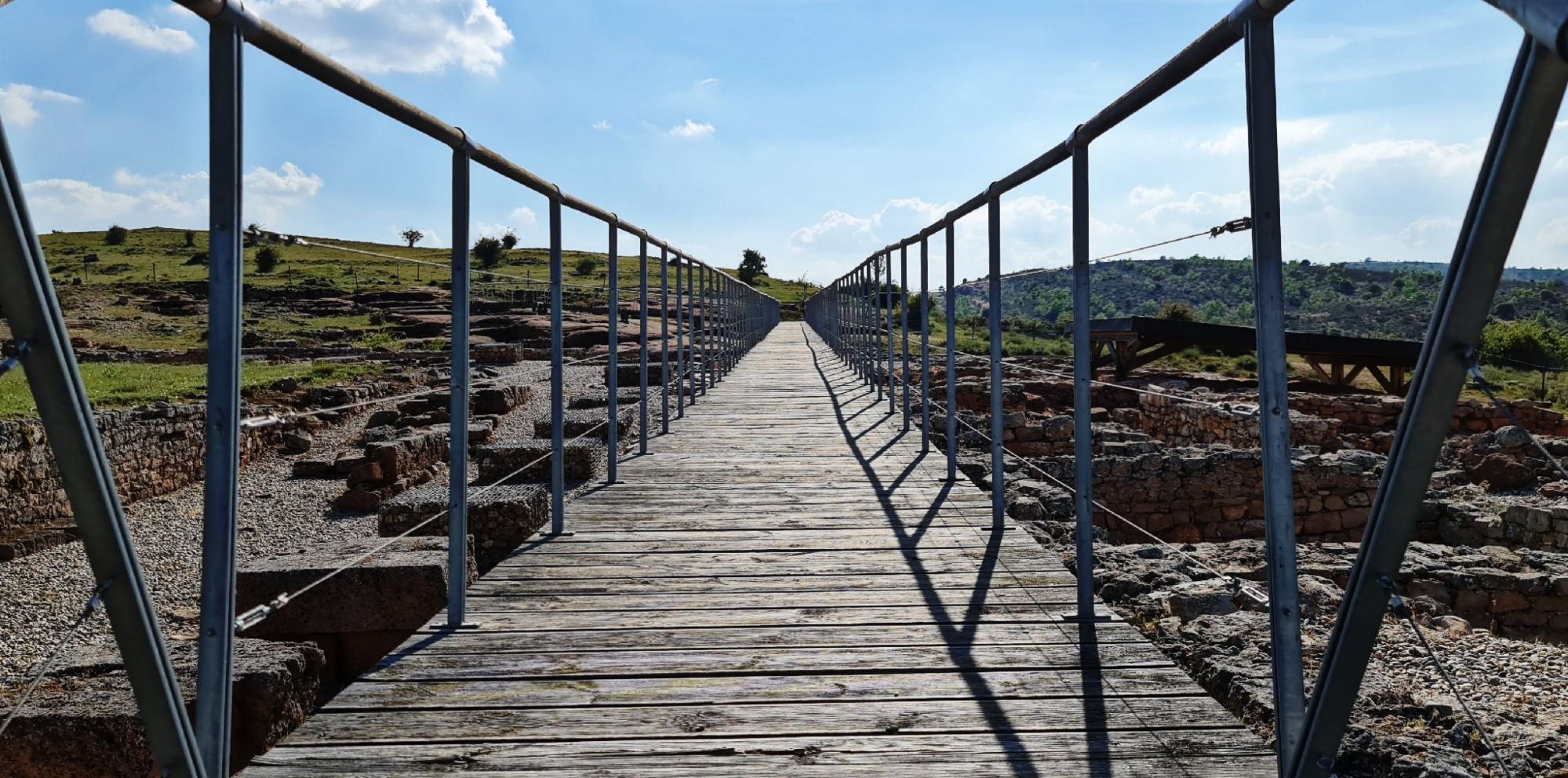Yacimiento Arqueológico de Tiermes, la Petra española: un viaje al corazón de la ciudad rupestre