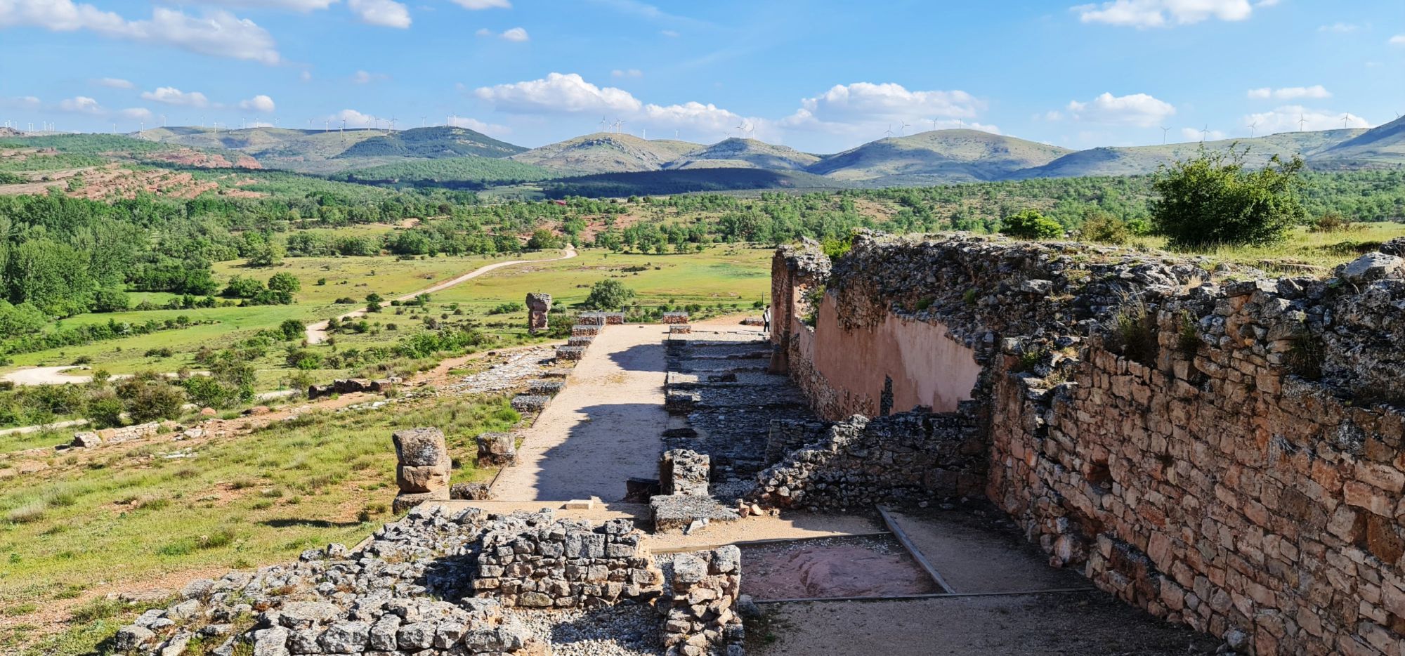 Yacimiento Arqueológico de Tiermes, la Petra española: un viaje al corazón de la ciudad rupestre
