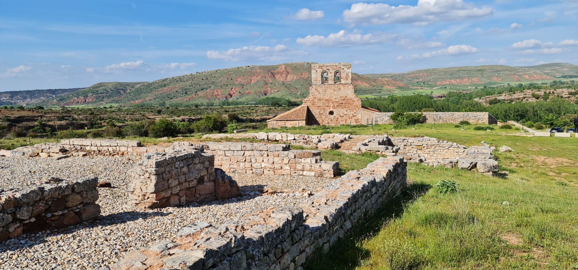 Yacimiento Arqueológico de Tiermes, la Petra española: un viaje al corazón de la ciudad rupestre