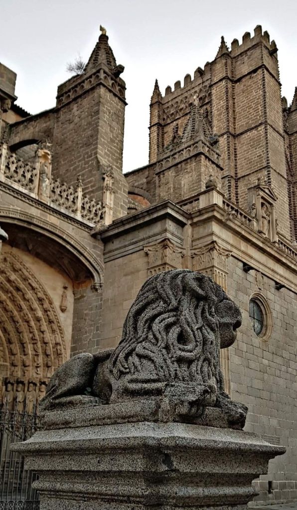 Ávila, la ciudad amurallada más hermosa de España: descubre su encanto de día y de noche