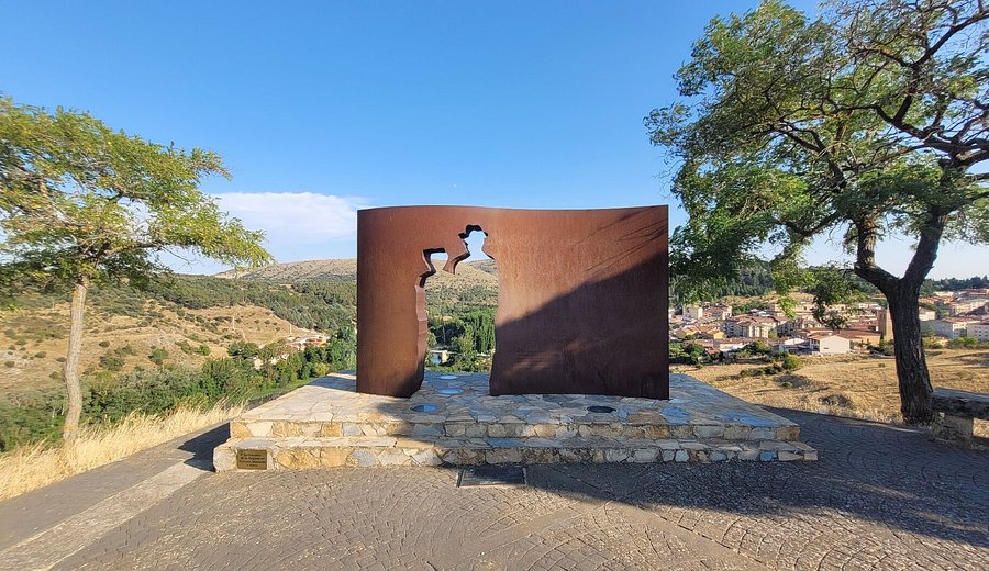 Tras los pasos de Machado en Soria: una ruta de versos y piedra