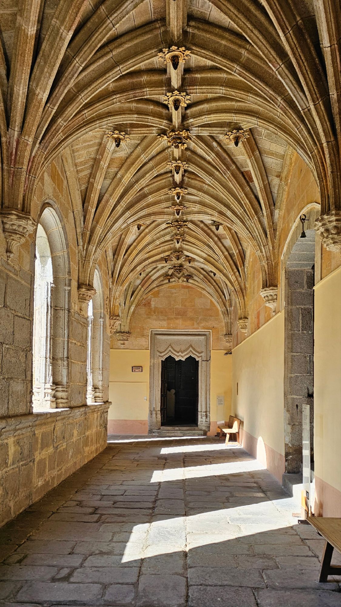 Real Monasterio de Santo Tomás de Ávila: historia, arte y silencio entre los muros del poder