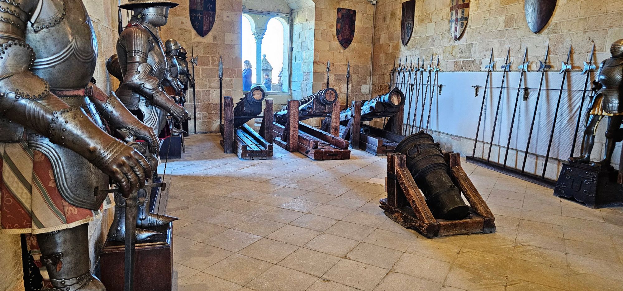 El Alcázar de Segovia: historia, leyendas y la fortaleza que inspiró los castillos de cuento