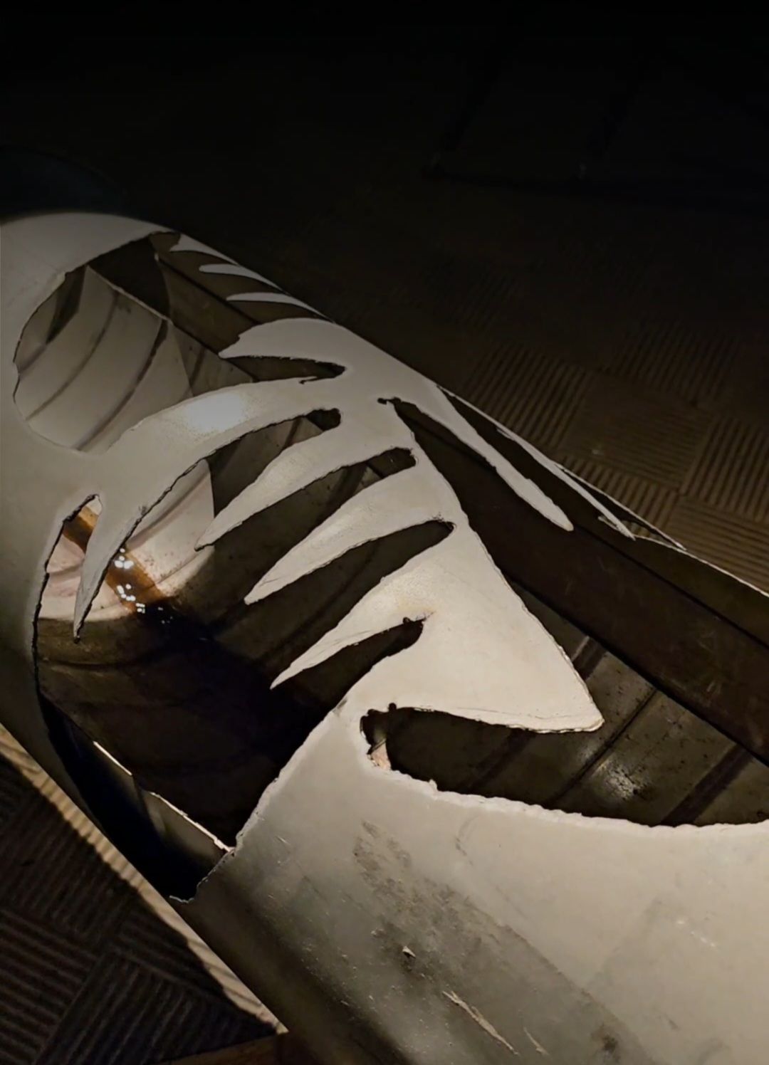 Descubre Lengua en coro, cuenta de Cristina Mejías en Matadero Madrid: una exposición donde el agua, la memoria y la escucha convierten el espacio en una experiencia sensorial única.