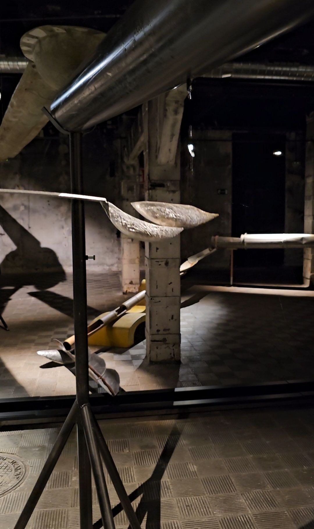 Descubre Lengua en coro, cuenta de Cristina Mejías en Matadero Madrid: una exposición donde el agua, la memoria y la escucha convierten el espacio en una experiencia sensorial única.