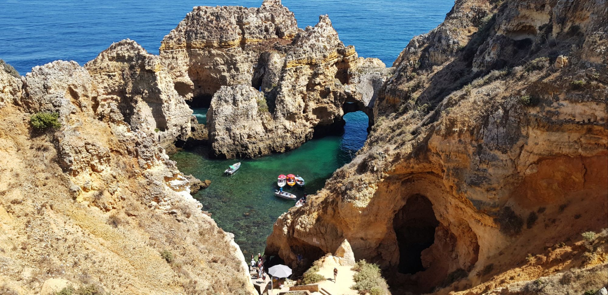 Algarve, Portugal: Guía completa de Cueva de Benagil, Ponta da Piedade, playas secretas y ruta por los acantilados y pueblos más impresionantes
