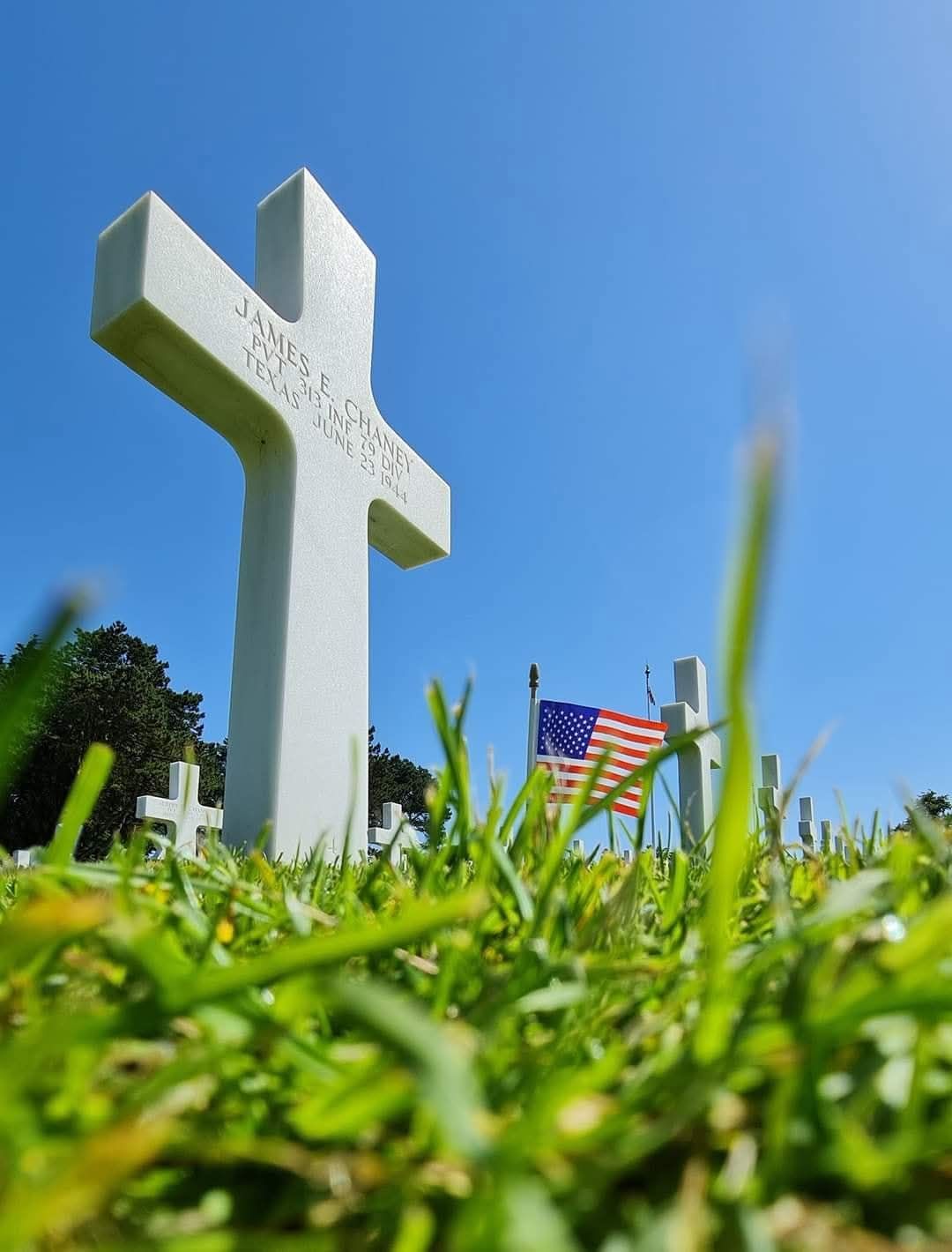 Guía para visitar Omaha Beach y el Cementerio Americano de Normandía: historia del Día D, qué ver, memorial, playa y consejos prácticos para una visita respetuosa.