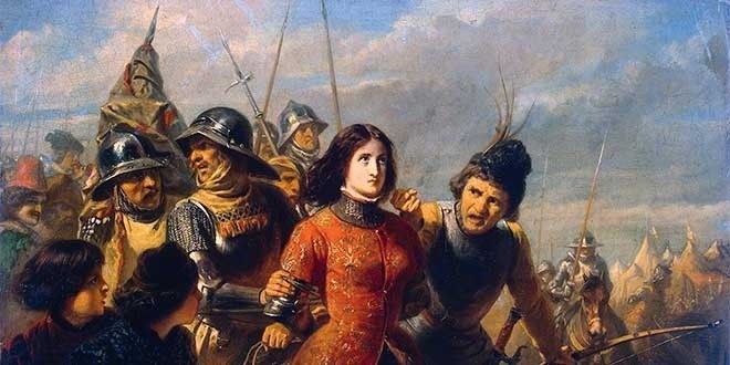 Descubre la historia real de Juana de Arco, las voces que la guiaron, el juicio en Rouen, su ejecución en la hoguera y cómo pasó de hereje a santa de Francia.
