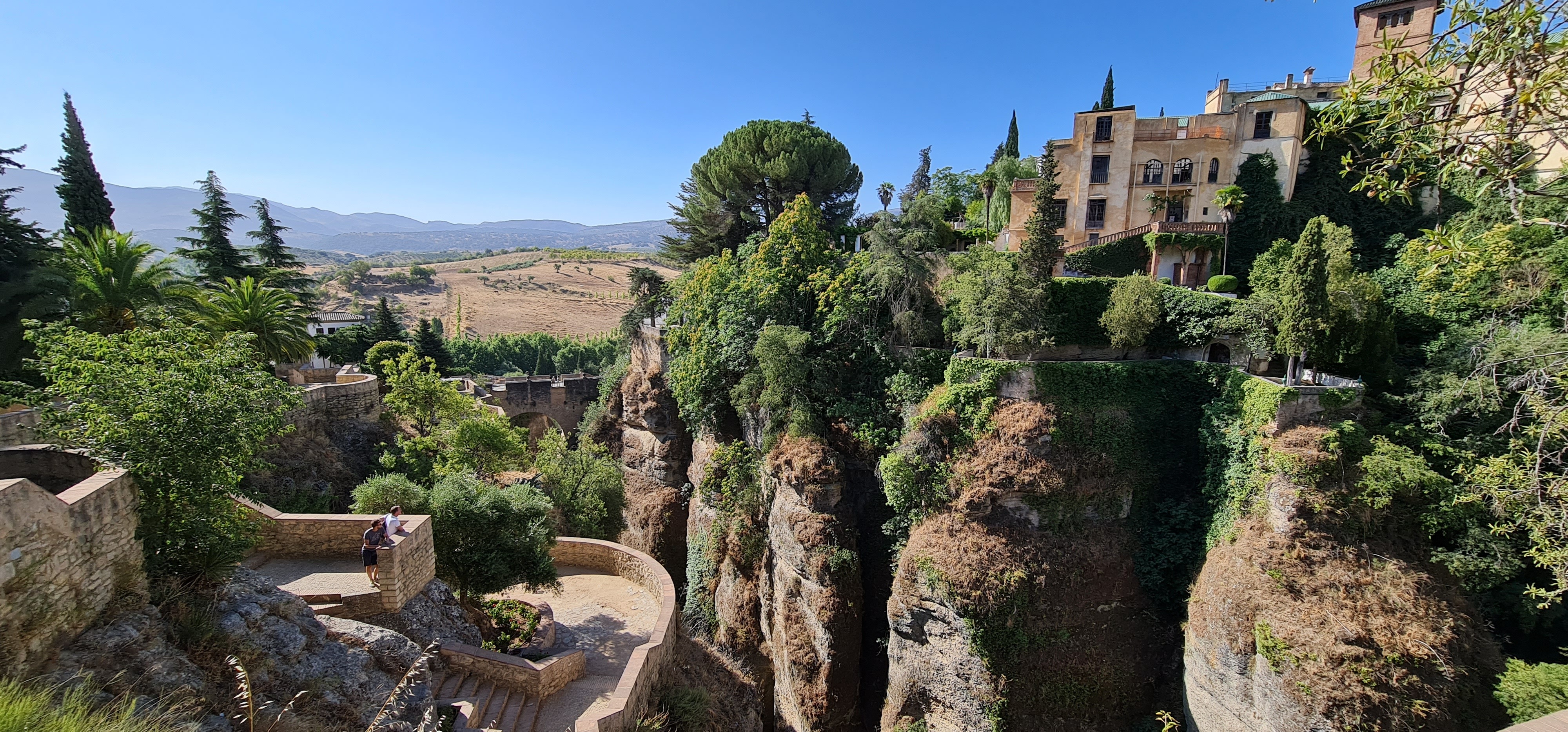 Casa del Rey Moro en Ronda: la grieta que derribó un reino y el jardín que soñó con el paraíso