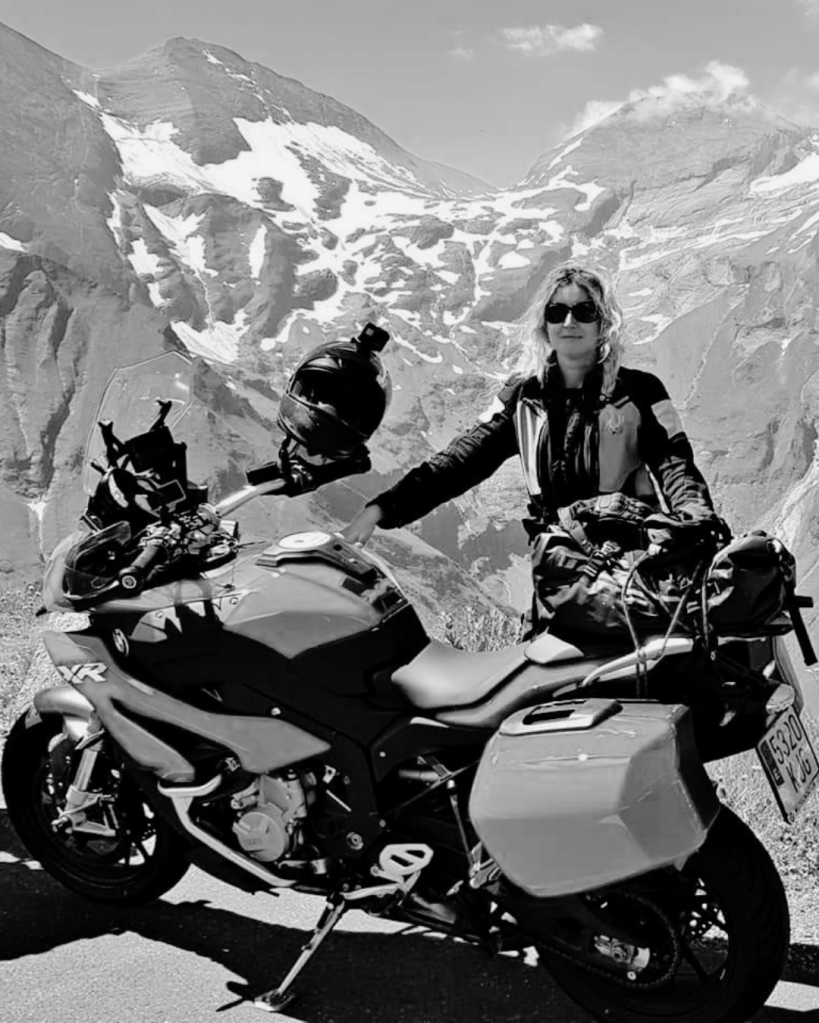 María José Magro (Suki), es motoviajera, cronista y creadora del blog Suki on the Road.